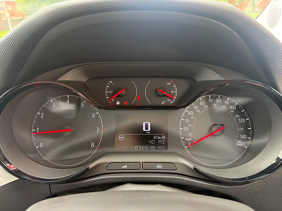 Used 2020 Vauxhall Crossland X Griffin Blue - Interior and Exterior details 13