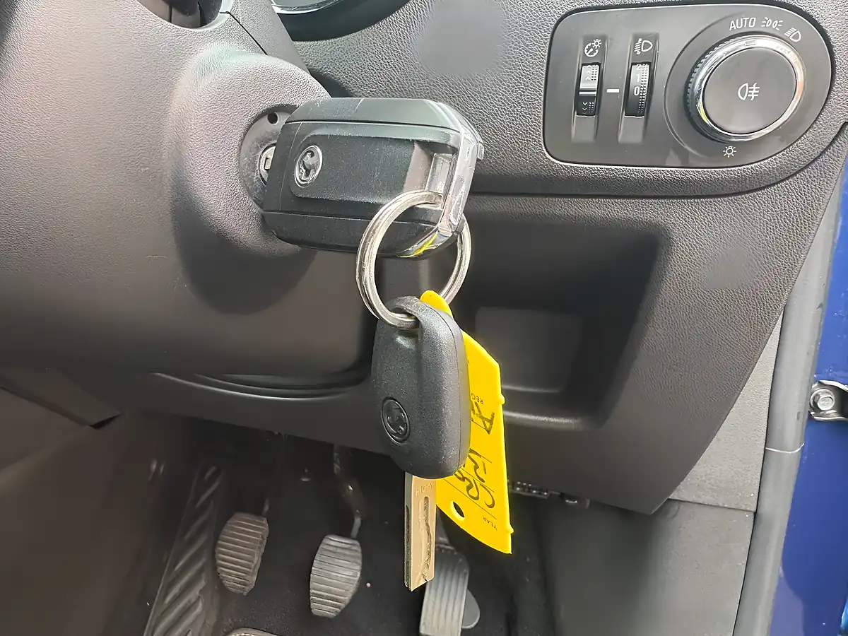 Used 2020 Vauxhall Crossland X Griffin Blue - Interior and Exterior details 17
