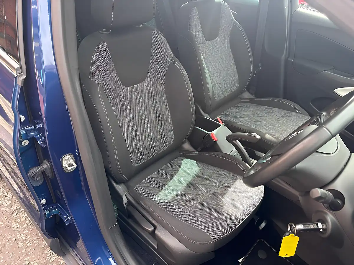 Used 2020 Vauxhall Crossland X Griffin Blue - Interior and Exterior details 9