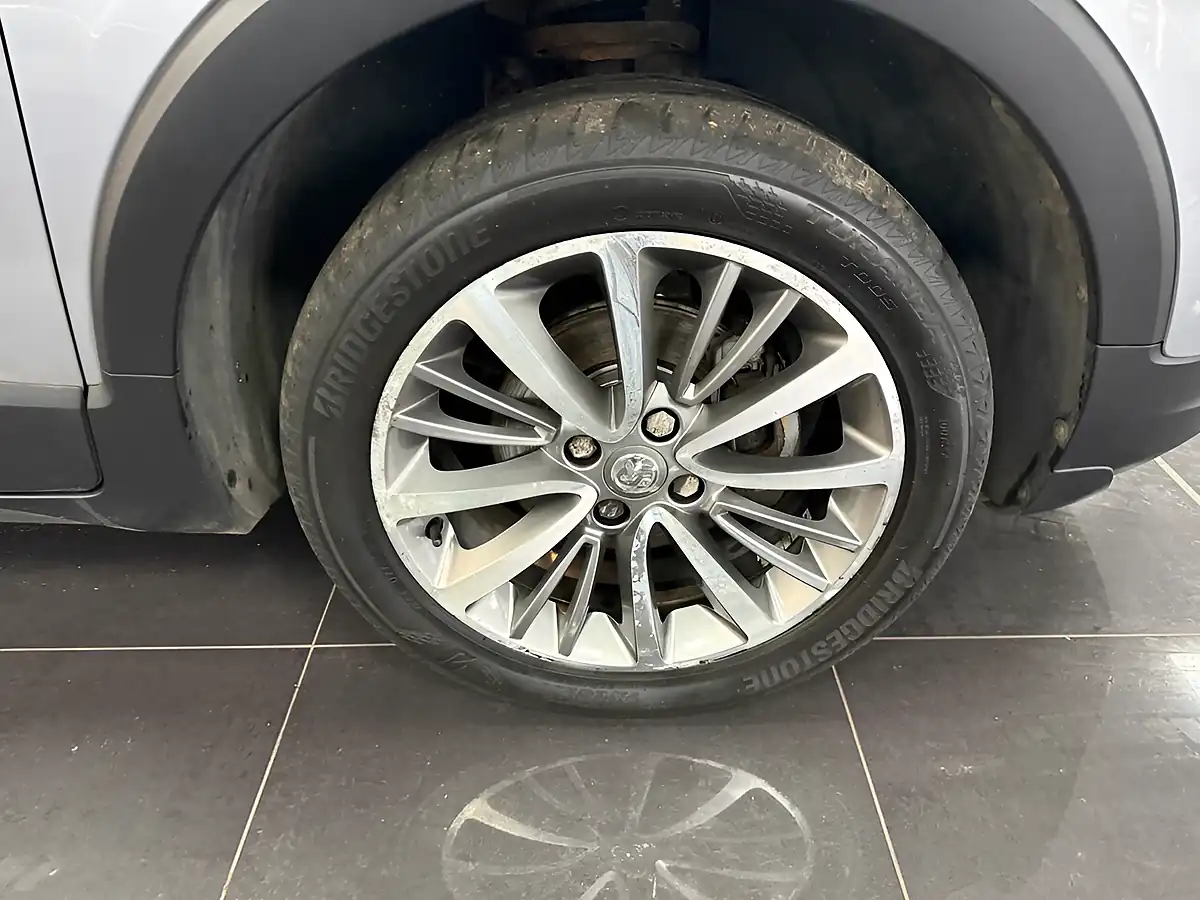 Used 2020 Vauxhall Crossland X Griffin Grey - Interior and Exterior details 20