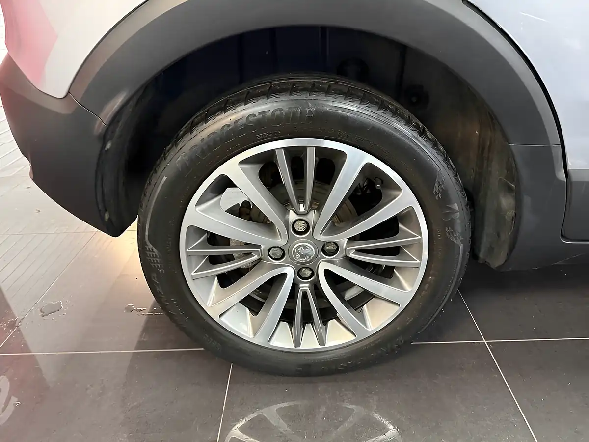 Used 2020 Vauxhall Crossland X Griffin Grey - Interior and Exterior details 3