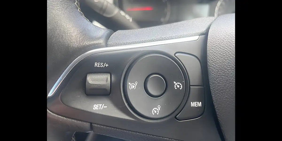 Used 2020 Vauxhall Crossland X Griffin Grey - Interior and Exterior details 16