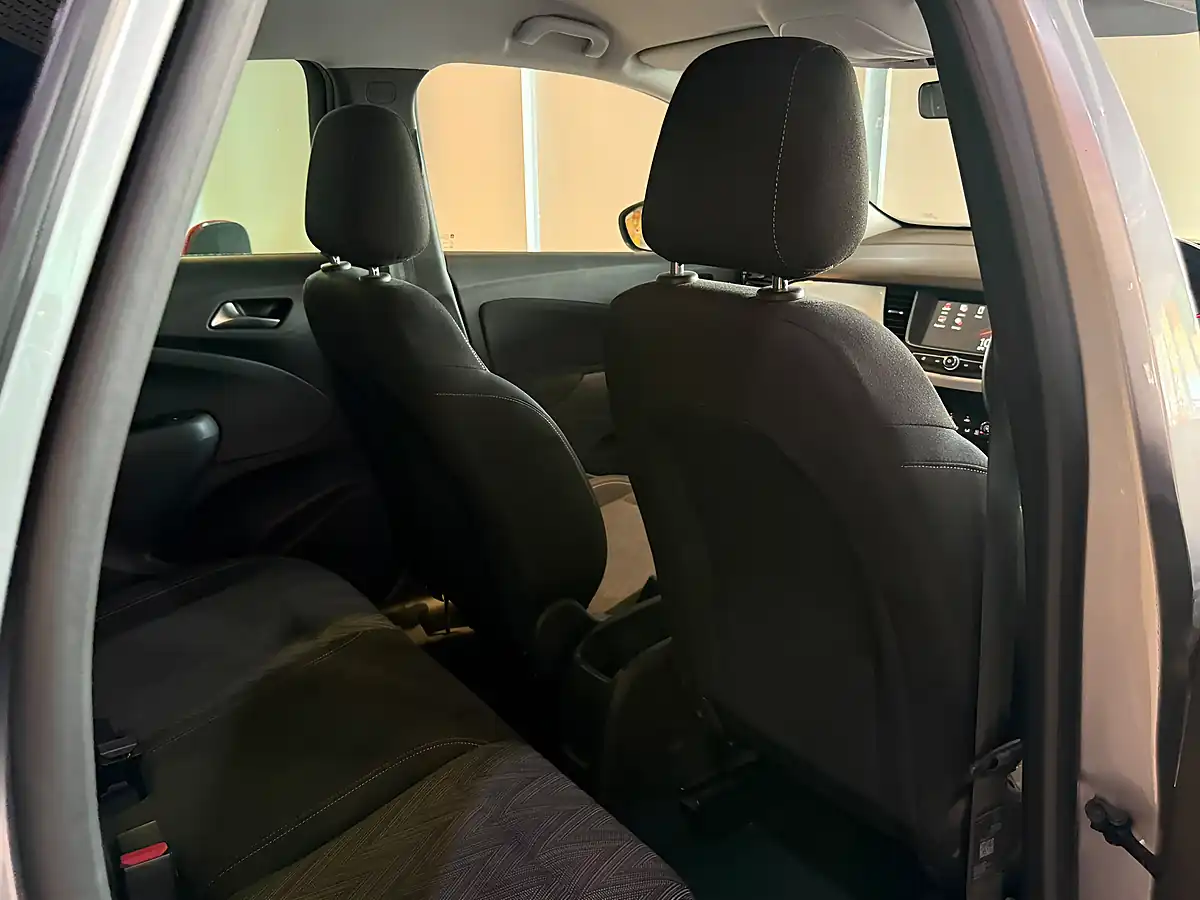 Used 2020 Vauxhall Crossland X Griffin Grey - Interior and Exterior details 14