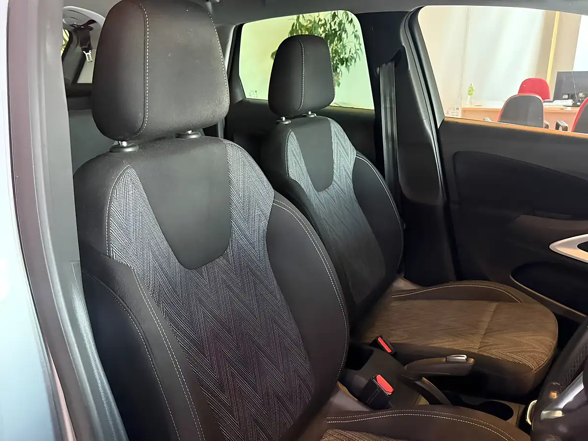Used 2020 Vauxhall Crossland X Griffin Grey - Interior and Exterior details 15