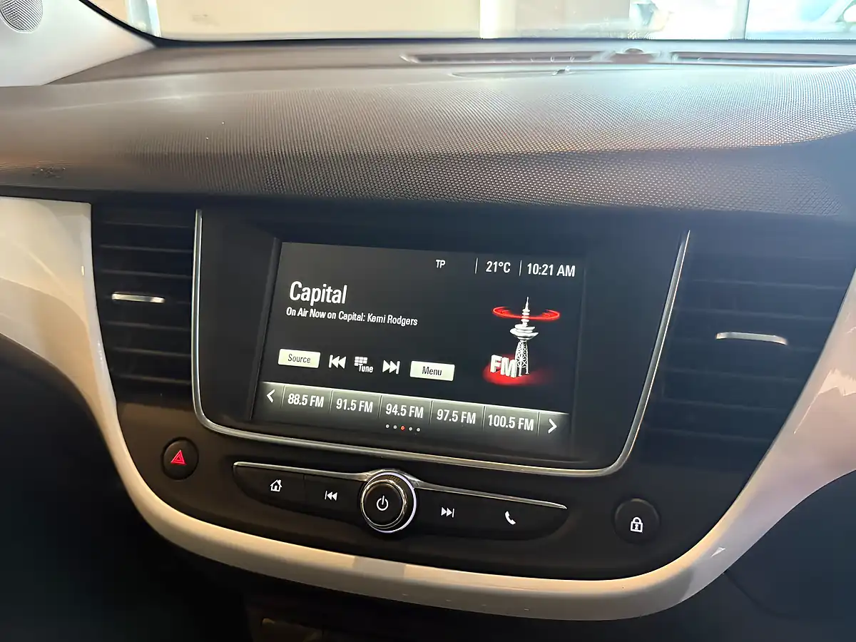 Used 2020 Vauxhall Crossland X Griffin Grey - Interior and Exterior details 16