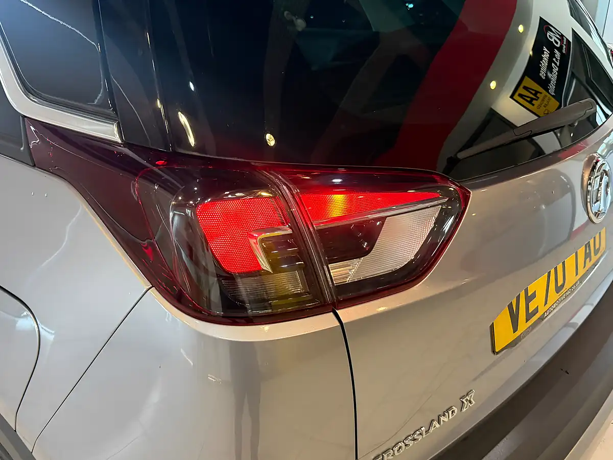 Used 2020 Vauxhall Crossland X Griffin Grey - Interior and Exterior details 9