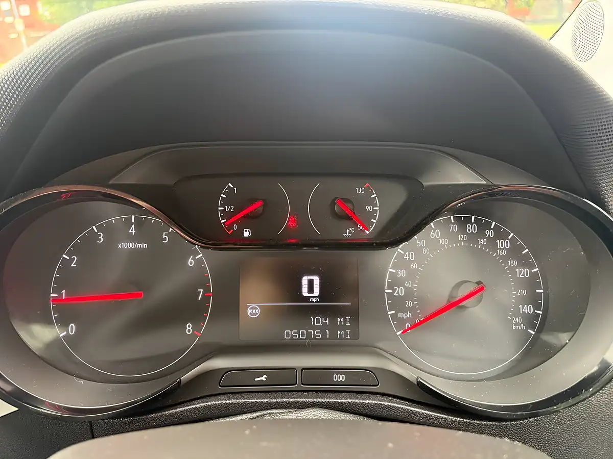 Used 2020 Vauxhall Crossland X Griffin Grey - Interior and Exterior details 13