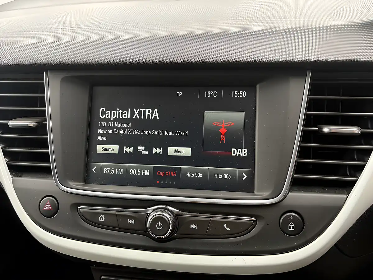 Used 2020 Vauxhall Crossland X Griffin Grey - Interior and Exterior details 15