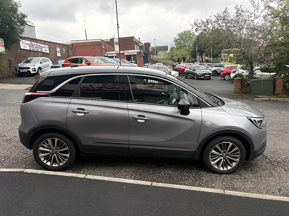 Used 2020 Vauxhall Crossland X Griffin Grey - Interior and Exterior details 2