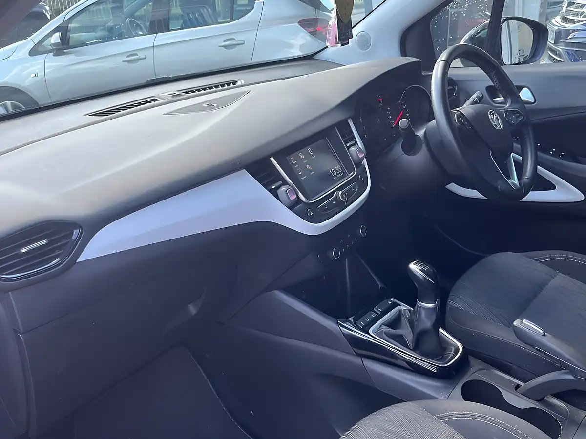 Used 2020 Vauxhall Crossland X Griffin Grey - Interior and Exterior details 7