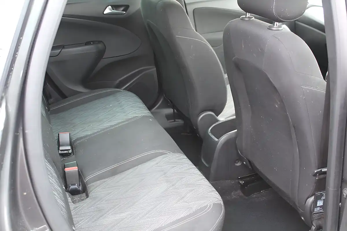 Used 2020 Vauxhall Crossland X Griffin Grey - Interior and Exterior details 4