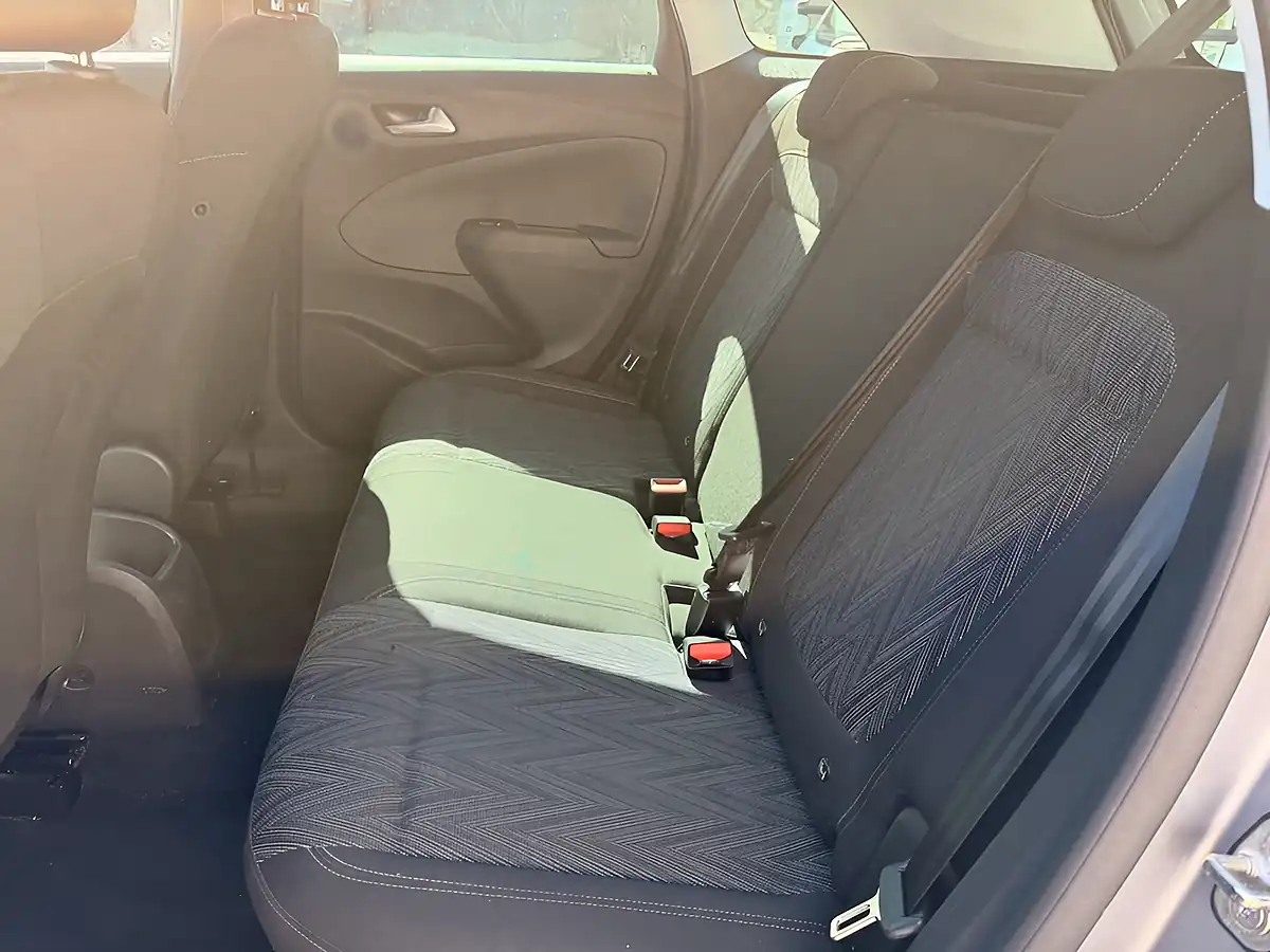 Used 2020 Vauxhall Crossland X Griffin Grey - Interior and Exterior details 16