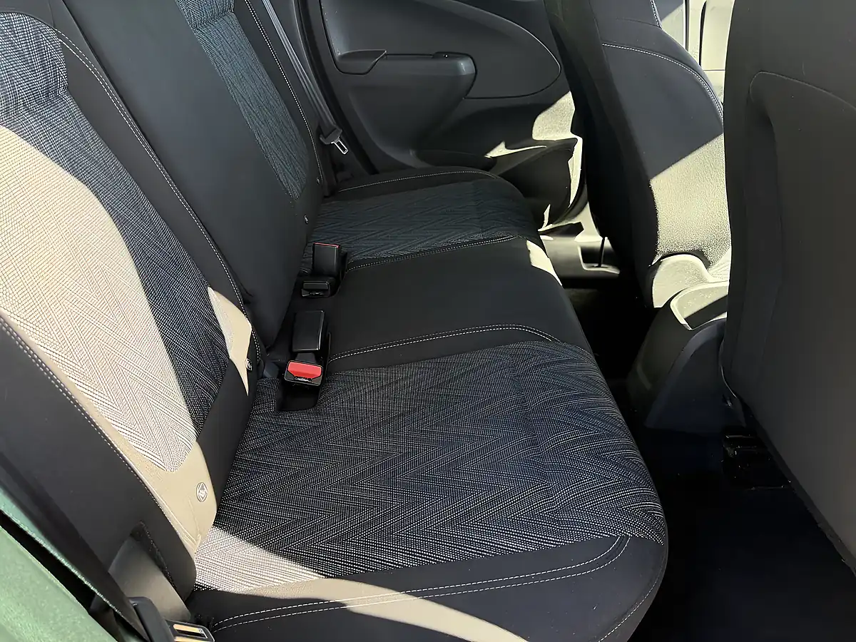 Used 2020 Vauxhall Crossland X Griffin Orange - Interior and Exterior details 11