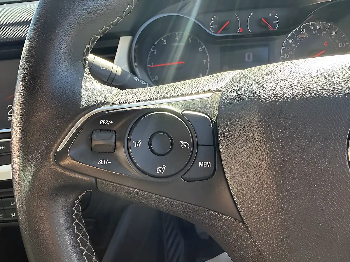 Used 2020 Vauxhall Crossland X Griffin Orange - Interior and Exterior details 16