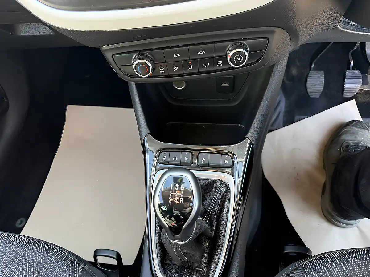 Used 2020 Vauxhall Crossland X Griffin Orange - Interior and Exterior details 19