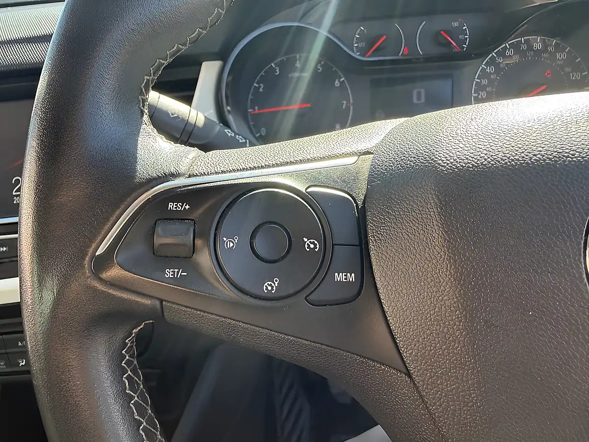 Used 2020 Vauxhall Crossland X Griffin Orange - Interior and Exterior details 16