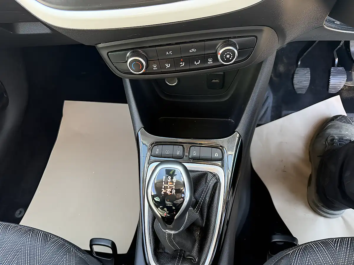 Used 2020 Vauxhall Crossland X Griffin Orange - Interior and Exterior details 19