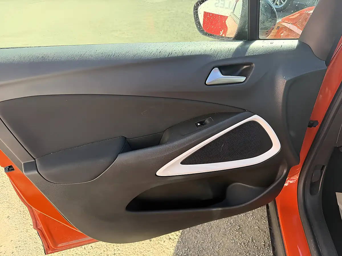 Used 2020 Vauxhall Crossland X Griffin Orange - Interior and Exterior details 20