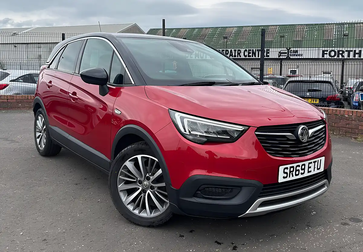 Used 2020 Vauxhall Crossland X Griffin Red - Front View