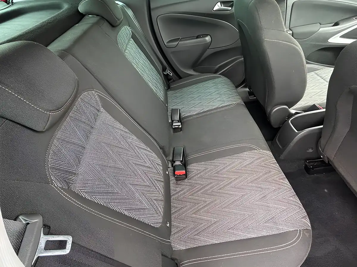 Used 2020 Vauxhall Crossland X Griffin Red - Interior and Exterior details 10
