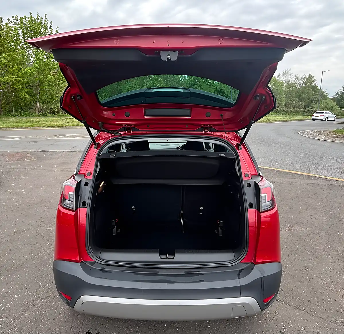 Used 2020 Vauxhall Crossland X Griffin Red - Interior and Exterior details 11