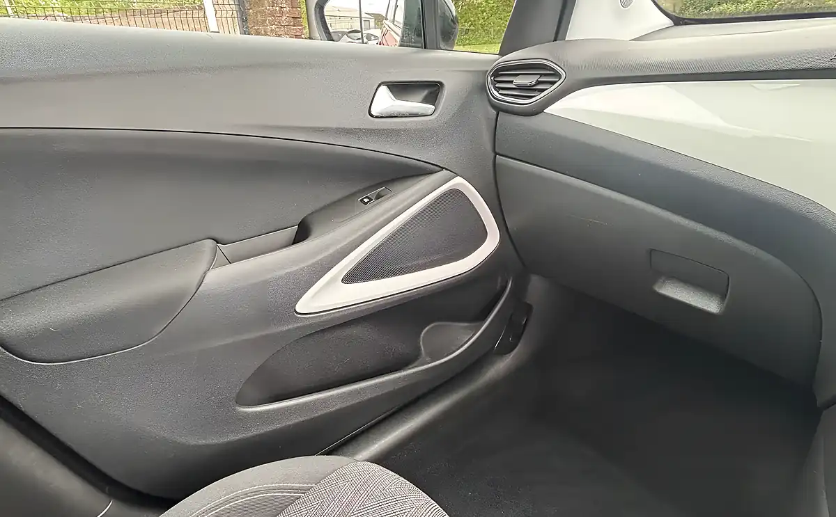 Used 2020 Vauxhall Crossland X Griffin Red - Interior and Exterior details 12