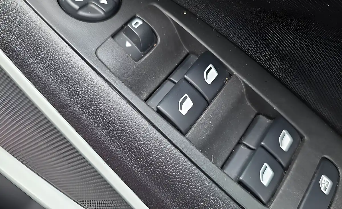 Used 2020 Vauxhall Crossland X Griffin Shiraz Red Metallic - Interior and Exterior details 13