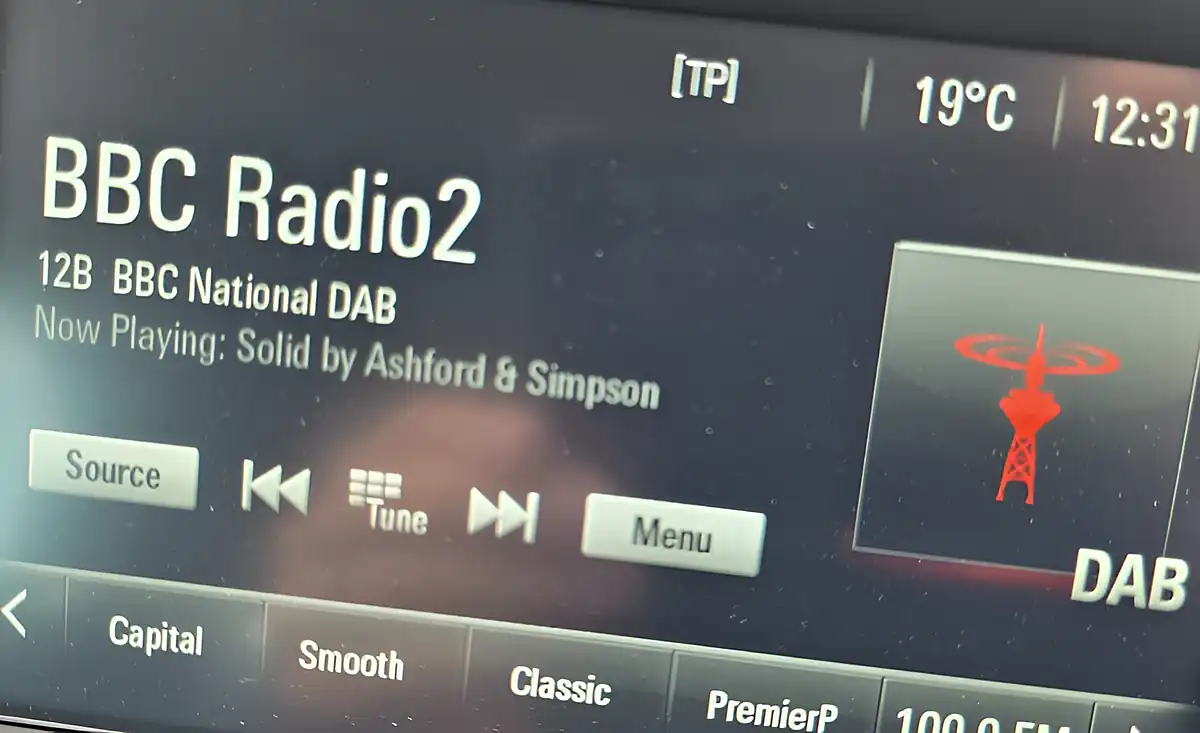 Used 2020 Vauxhall Crossland X Griffin Shiraz Red Metallic - Interior and Exterior details 16