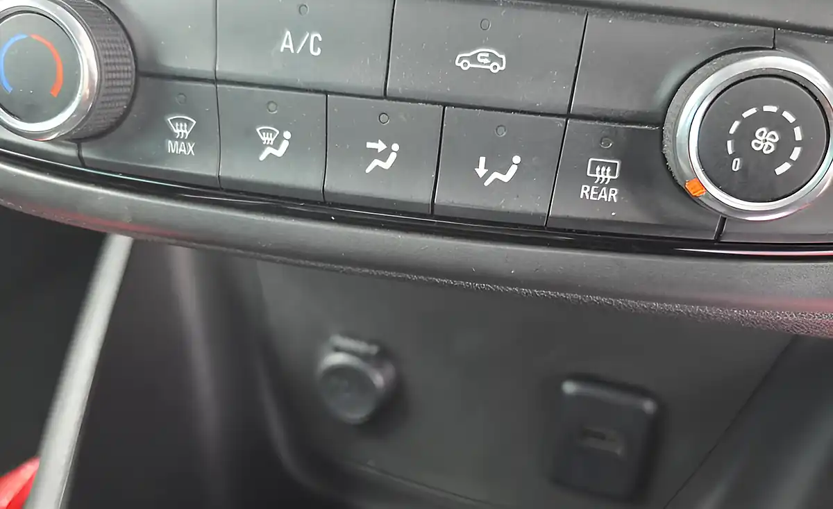 Used 2020 Vauxhall Crossland X Griffin Shiraz Red Metallic - Interior and Exterior details 18