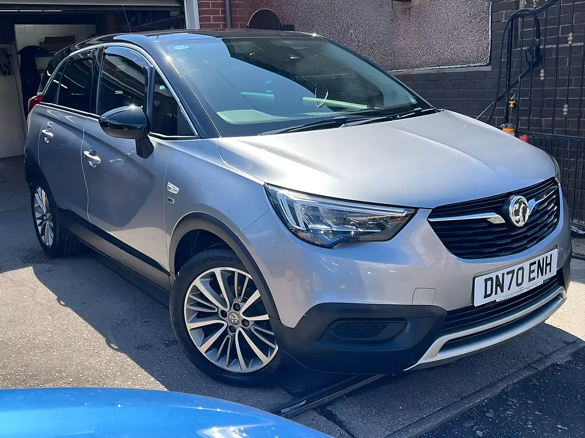 Used 2020 Vauxhall Crossland X Griffin Special Edition Platinum Silver - Front View
