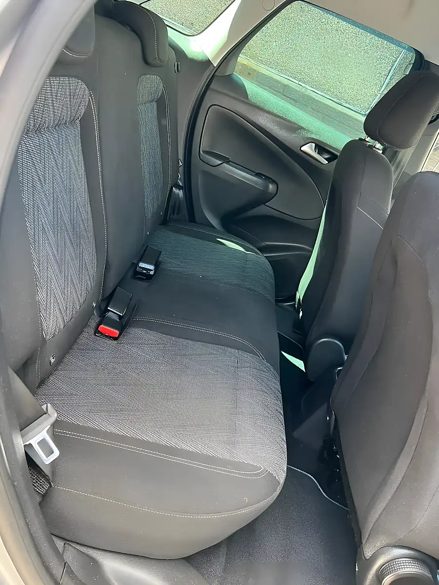 Used 2020 Vauxhall Crossland X Griffin Special Edition Platinum Silver - Interior and Exterior details 10