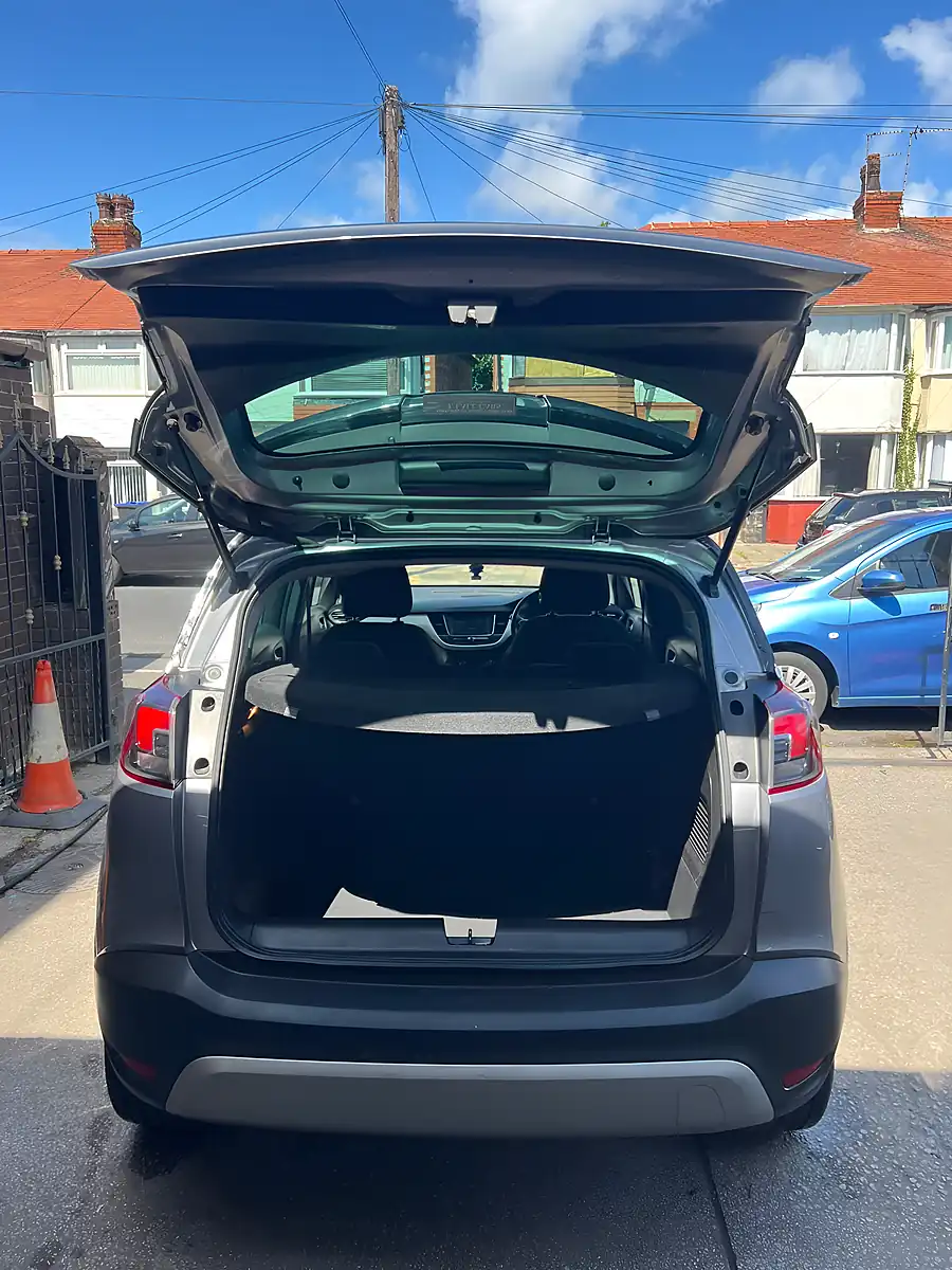 Used 2020 Vauxhall Crossland X Griffin Special Edition Platinum Silver - Interior and Exterior details 11