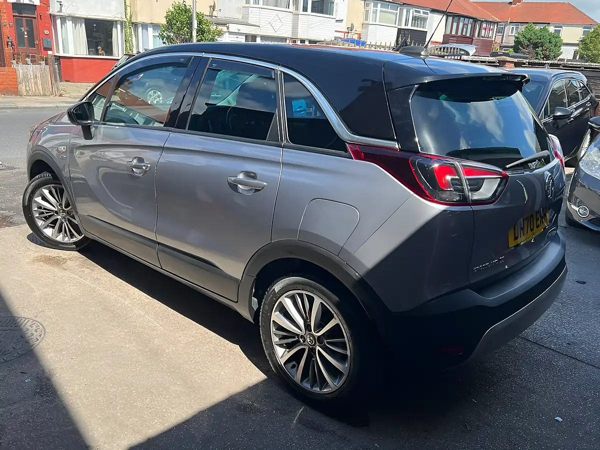 Used 2020 Vauxhall Crossland X Griffin Special Edition Platinum Silver - Interior and Exterior details 2