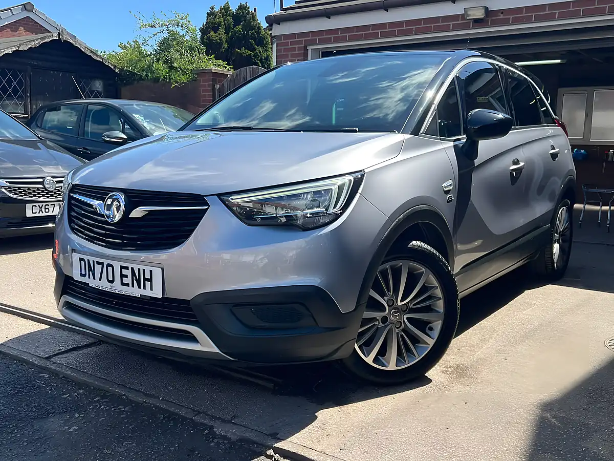 Used 2020 Vauxhall Crossland X Griffin Special Edition Platinum Silver - Interior and Exterior details 3
