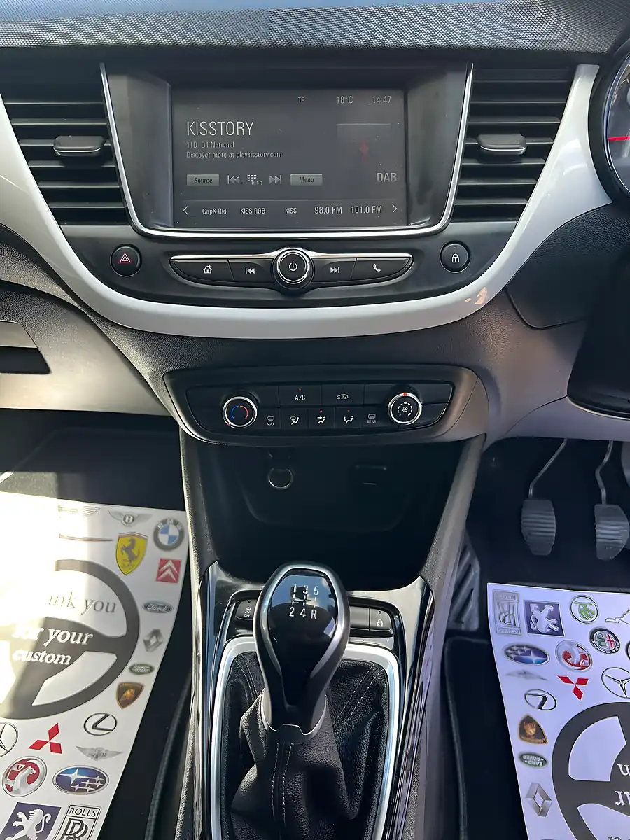 Used 2020 Vauxhall Crossland X Griffin Special Edition Platinum Silver - Interior and Exterior details 6