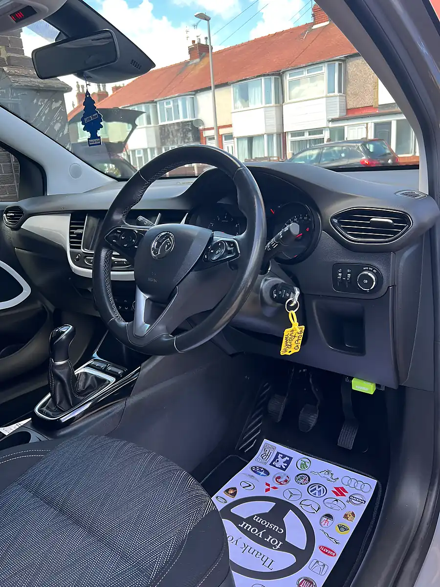 Used 2020 Vauxhall Crossland X Griffin Special Edition Platinum Silver - Interior and Exterior details 8
