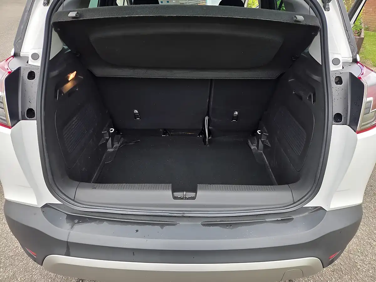 Used 2020 Vauxhall Crossland X Griffin White - Interior and Exterior details 10