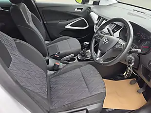 Used 2020 Vauxhall Crossland X Griffin White - Interior and Exterior details 11