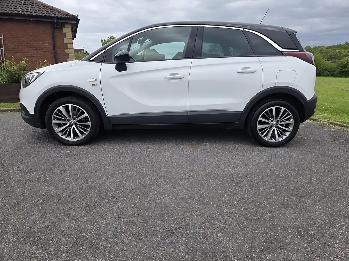 Used 2020 Vauxhall Crossland X Griffin White - Interior and Exterior details 5