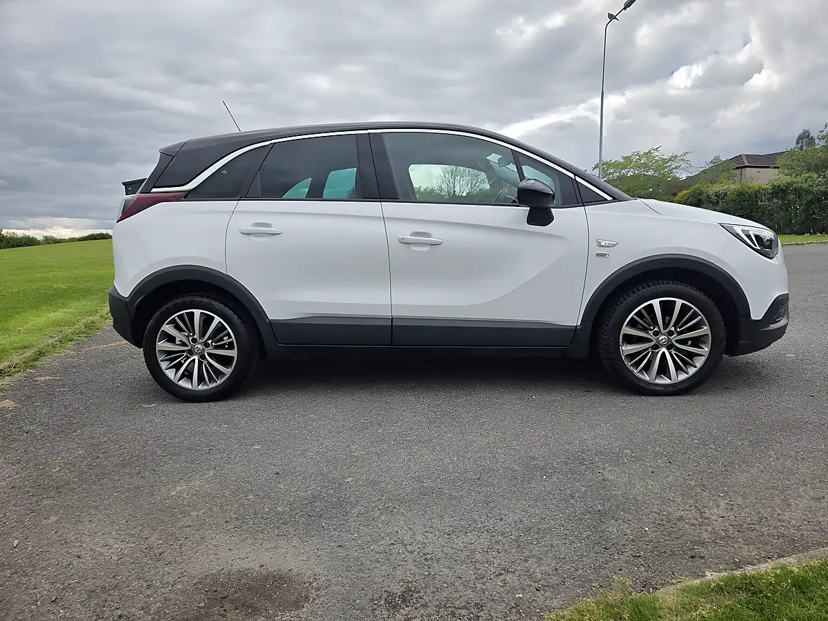Used 2020 Vauxhall Crossland X Griffin White - Interior and Exterior details 8