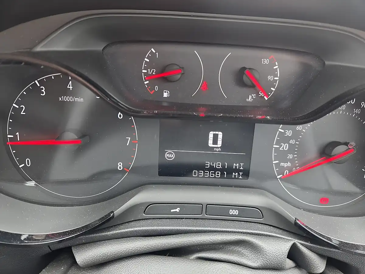 Used 2020 Vauxhall Crossland X Griffin White - Interior and Exterior details 9