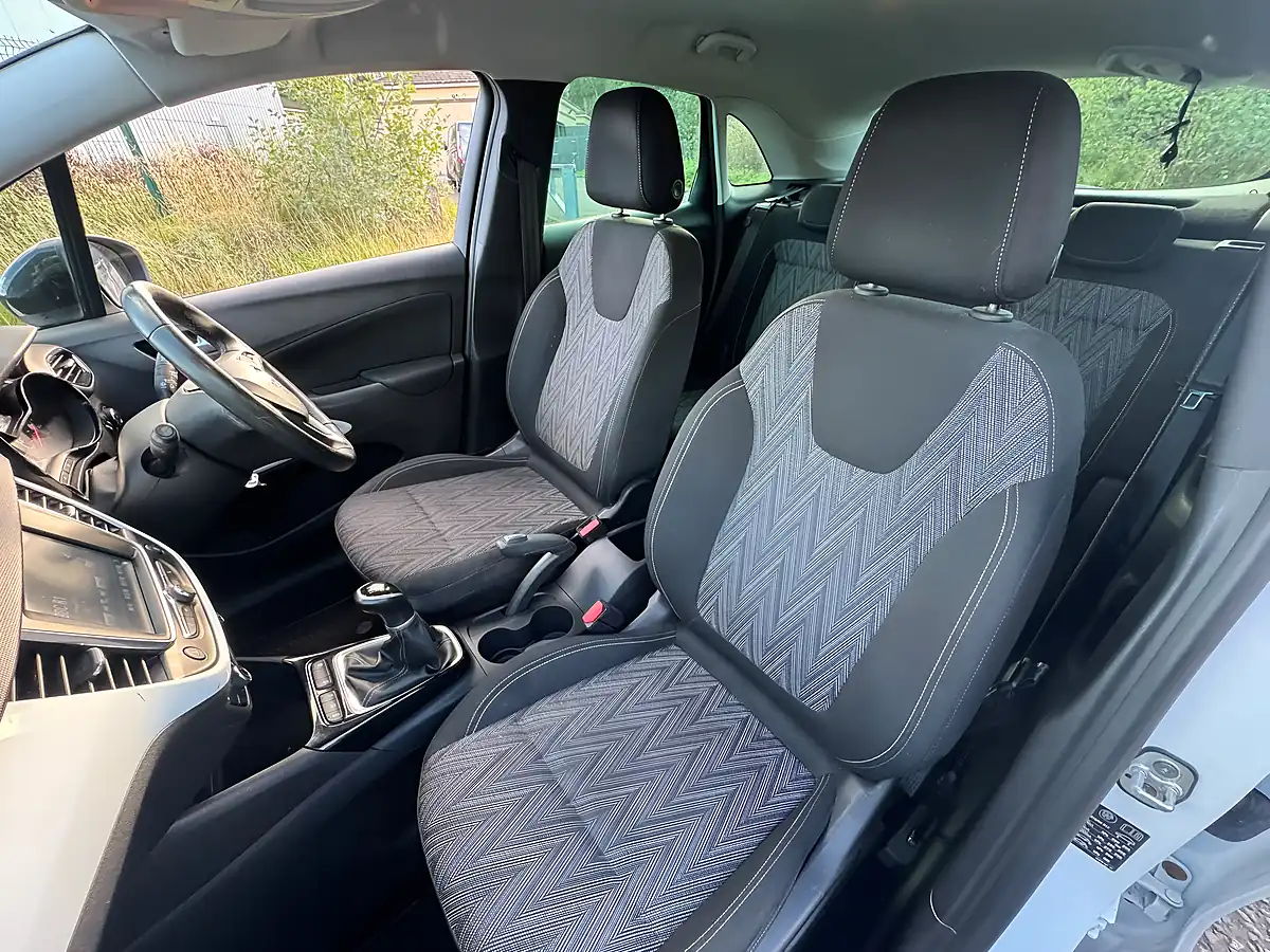 Used 2020 Vauxhall Crossland X Griffin White - Interior and Exterior details 12