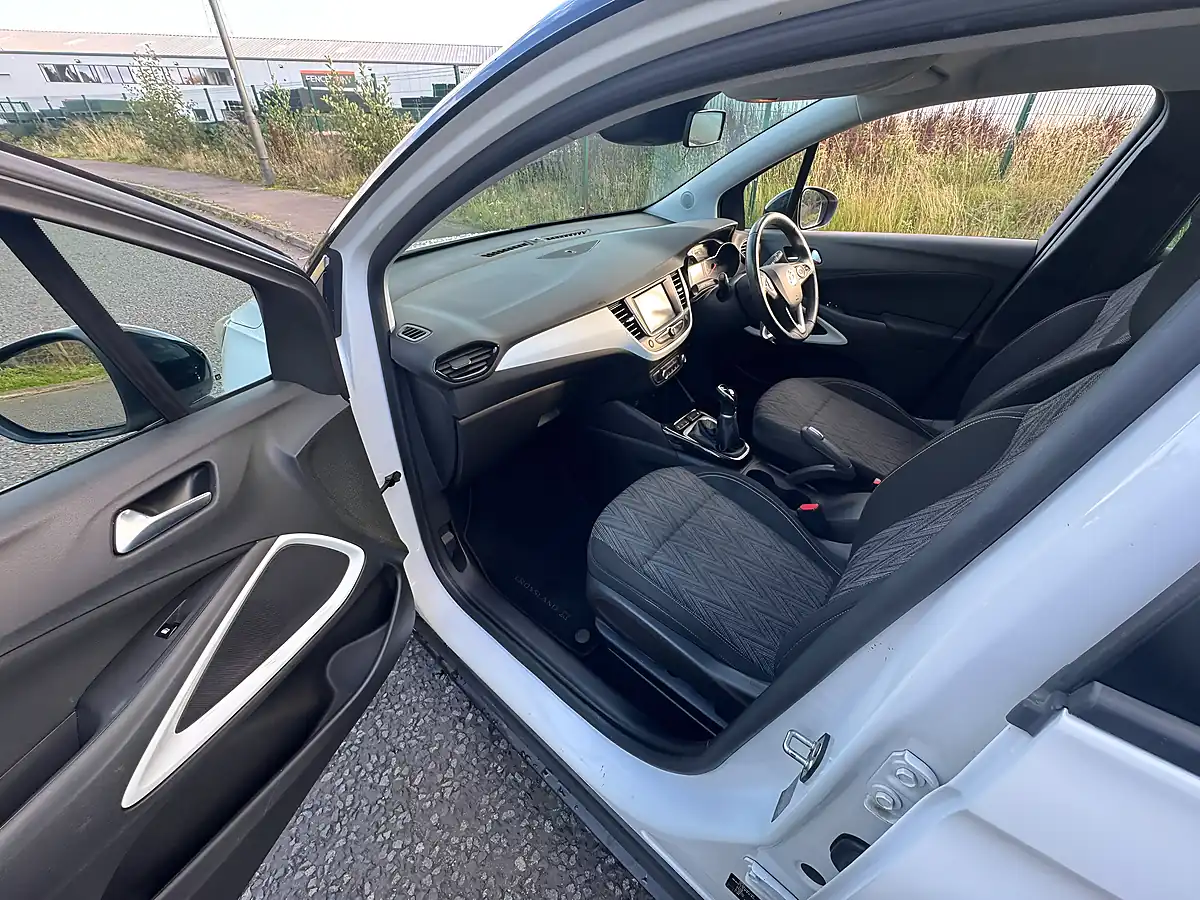 Used 2020 Vauxhall Crossland X Griffin White - Interior and Exterior details 14