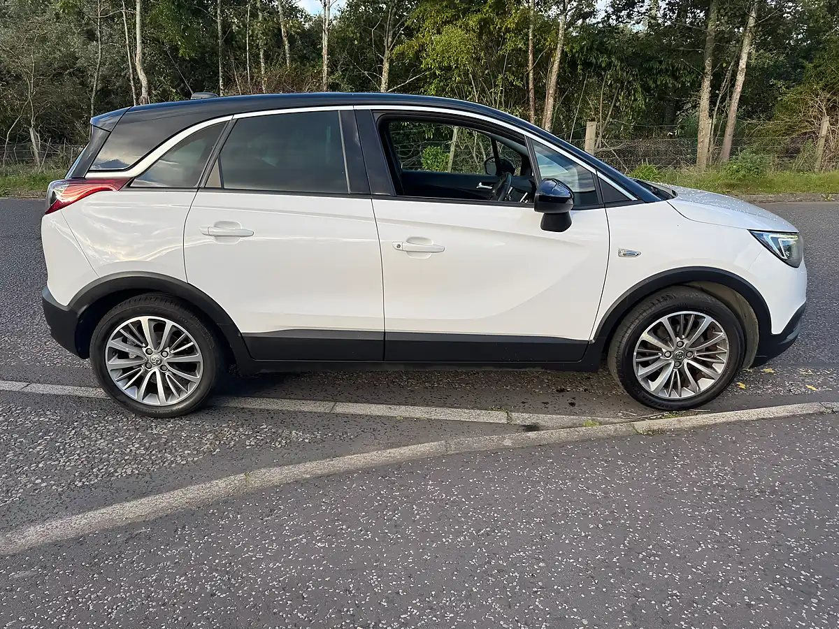 Used 2020 Vauxhall Crossland X Griffin White - Interior and Exterior details 5