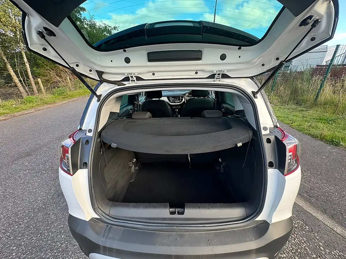 Used 2020 Vauxhall Crossland X Griffin White - Interior and Exterior details 8