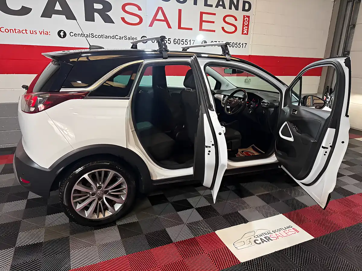 Used 2020 Vauxhall Crossland X Griffin White - Interior and Exterior details 11