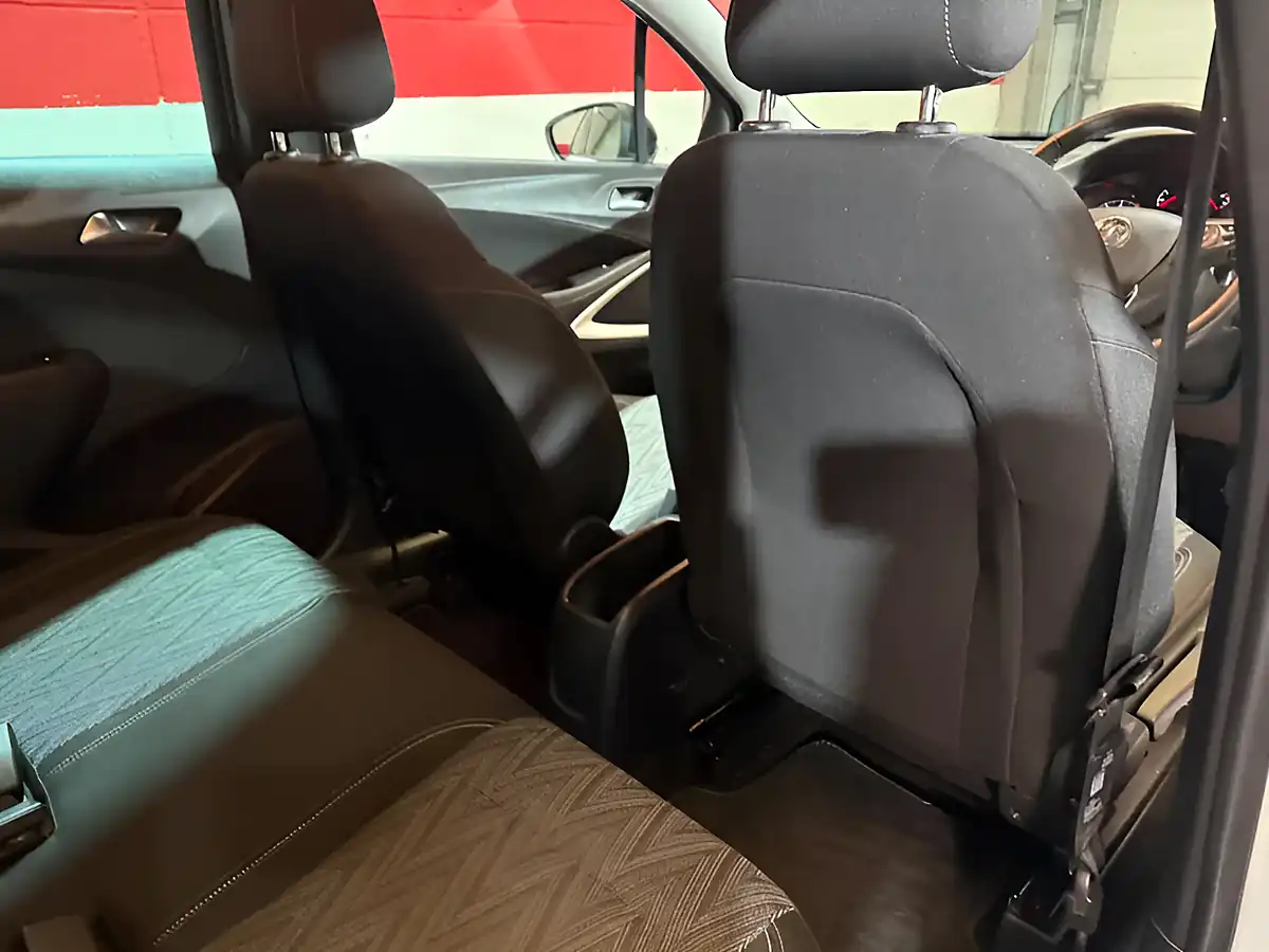 Used 2020 Vauxhall Crossland X Griffin White - Interior and Exterior details 12