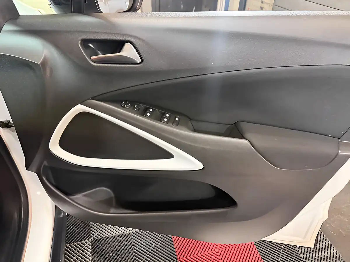 Used 2020 Vauxhall Crossland X Griffin White - Interior and Exterior details 14