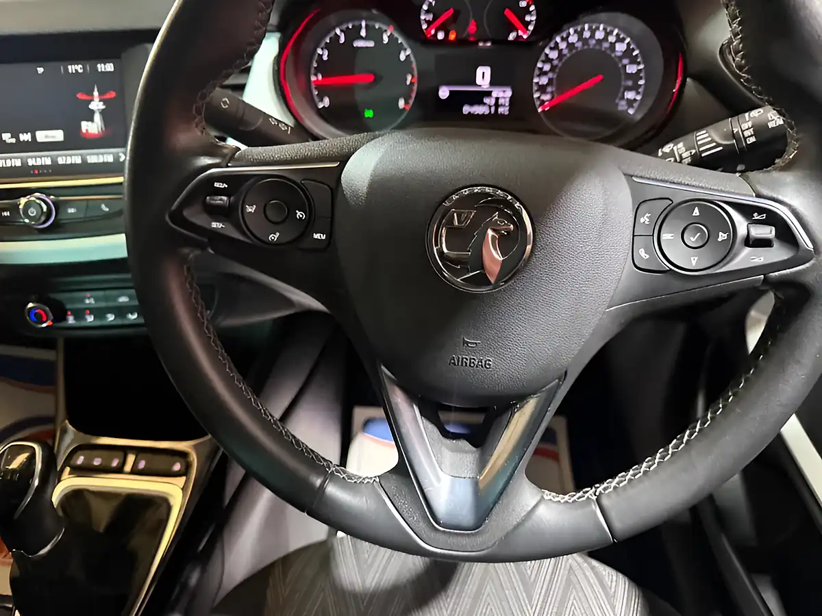 Used 2020 Vauxhall Crossland X Griffin White - Interior and Exterior details 17
