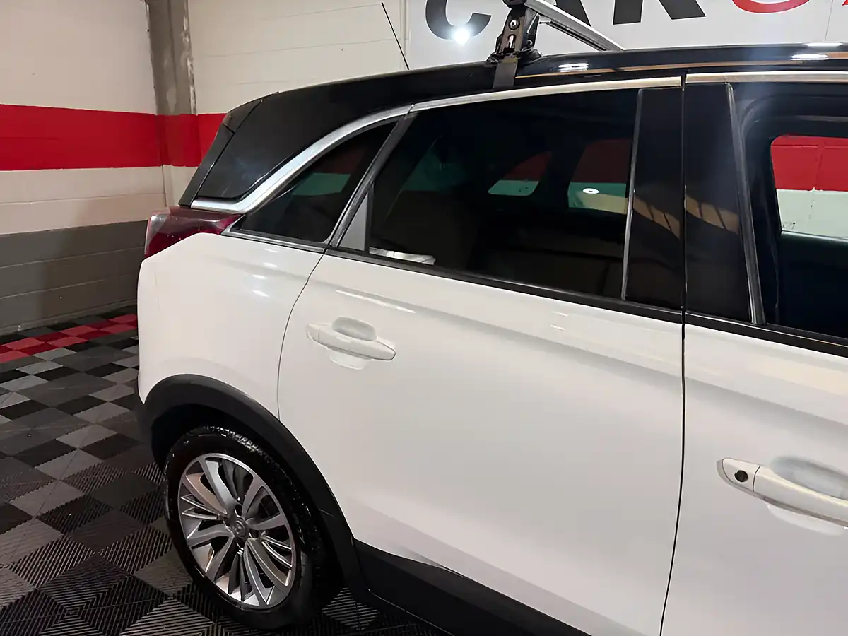 Used 2020 Vauxhall Crossland X Griffin White - Interior and Exterior details 4